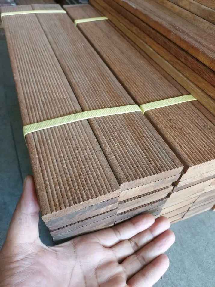 Bahan Decking Kayu